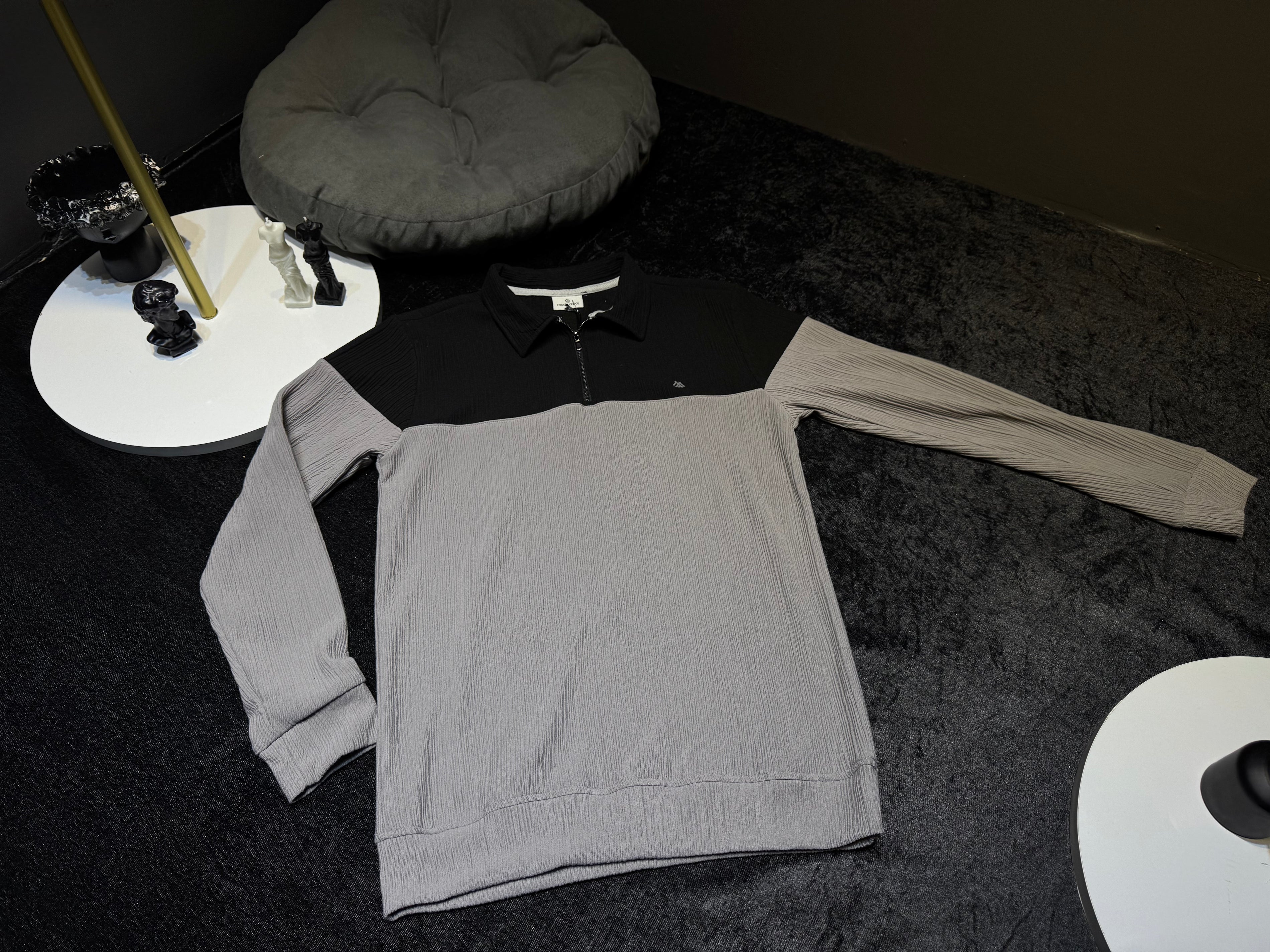 Siyah ve Gri Renk Bloklu Sweatshirt - Modern ve Şık Görünüm ⚫️🌫️