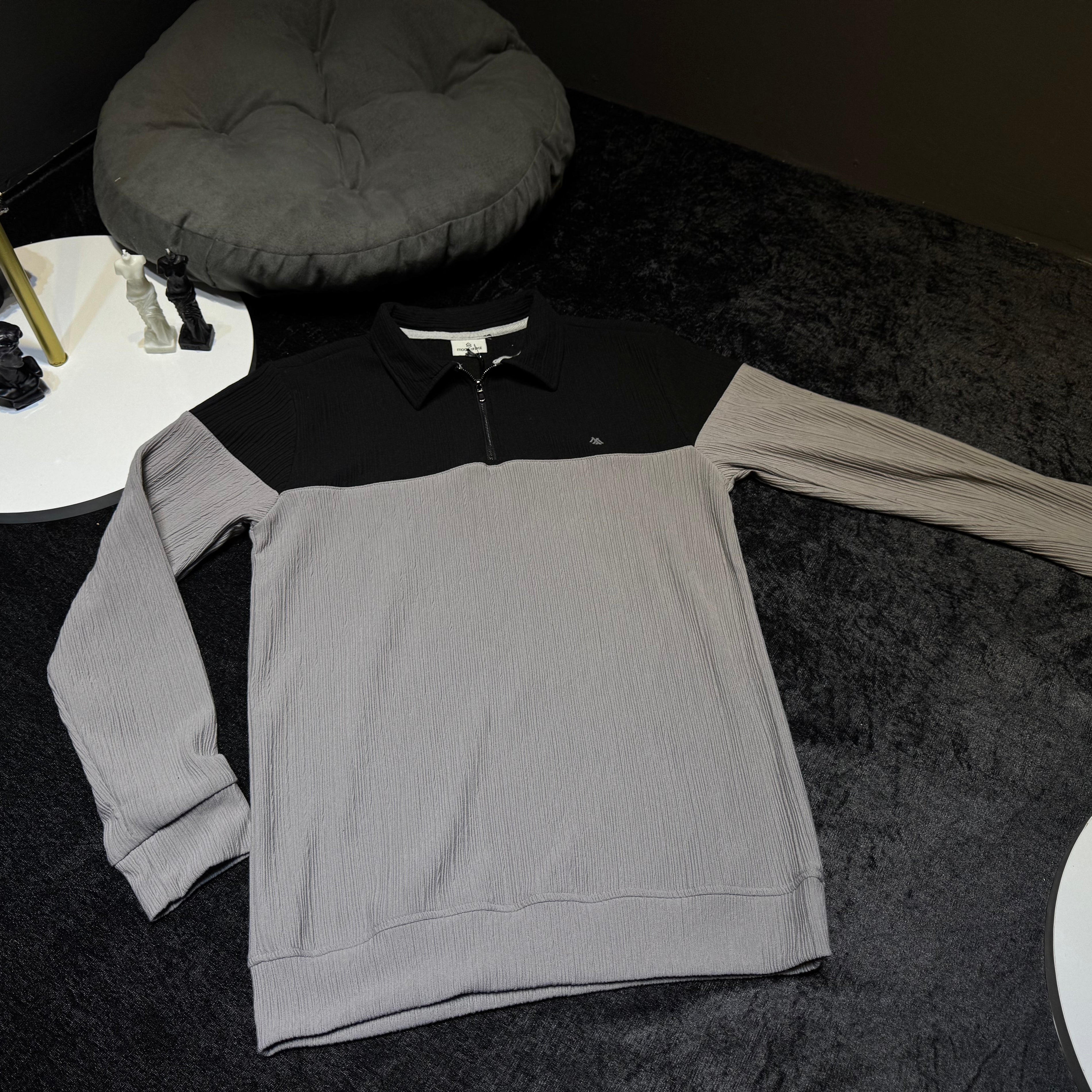 Siyah ve Gri Renk Bloklu Sweatshirt - Modern ve Şık Görünüm ⚫️🌫️