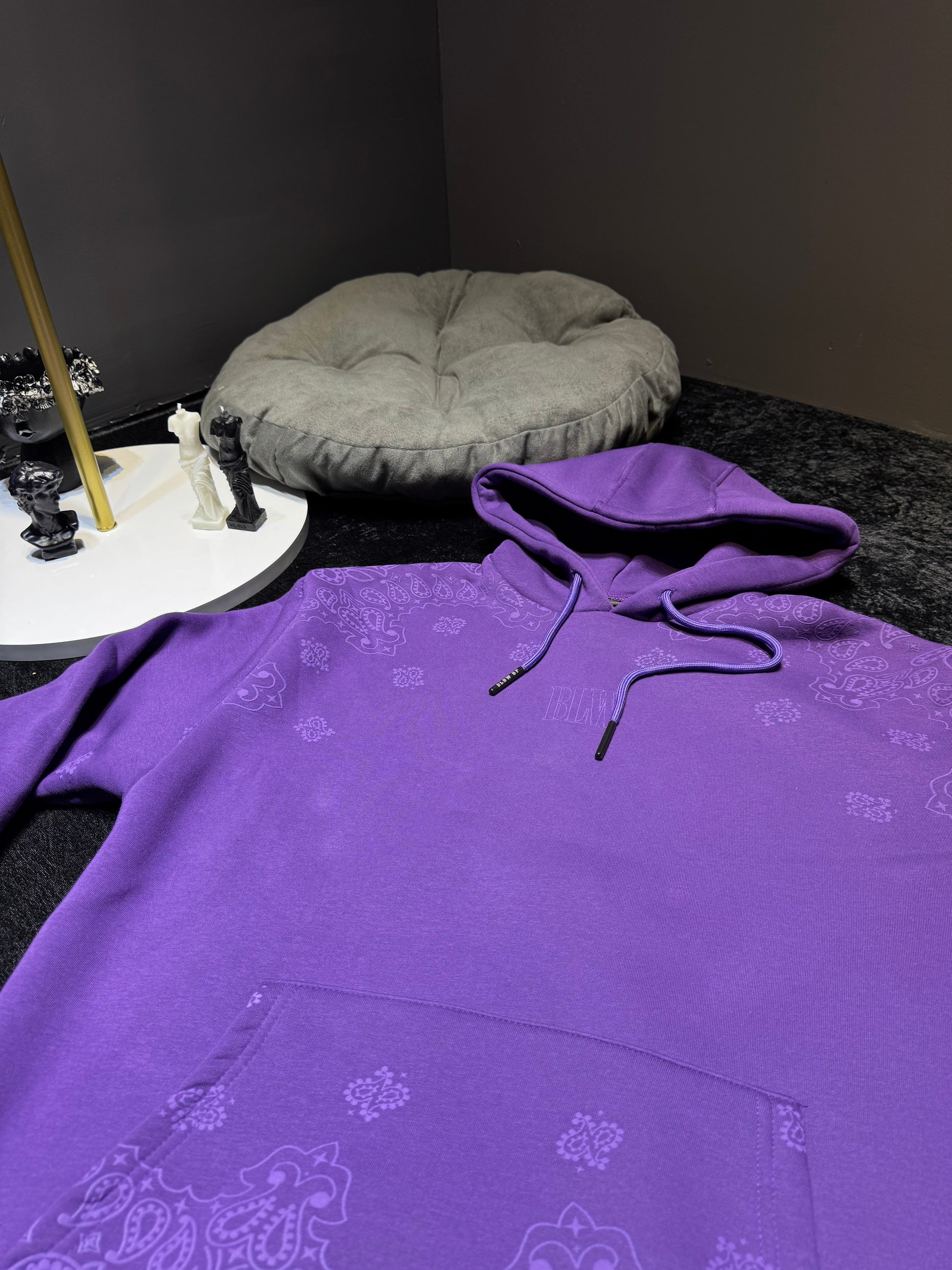 Mor Desenli Oversize Hoodie - Cesur ve Rahat Tarzın Anahtarı 💜