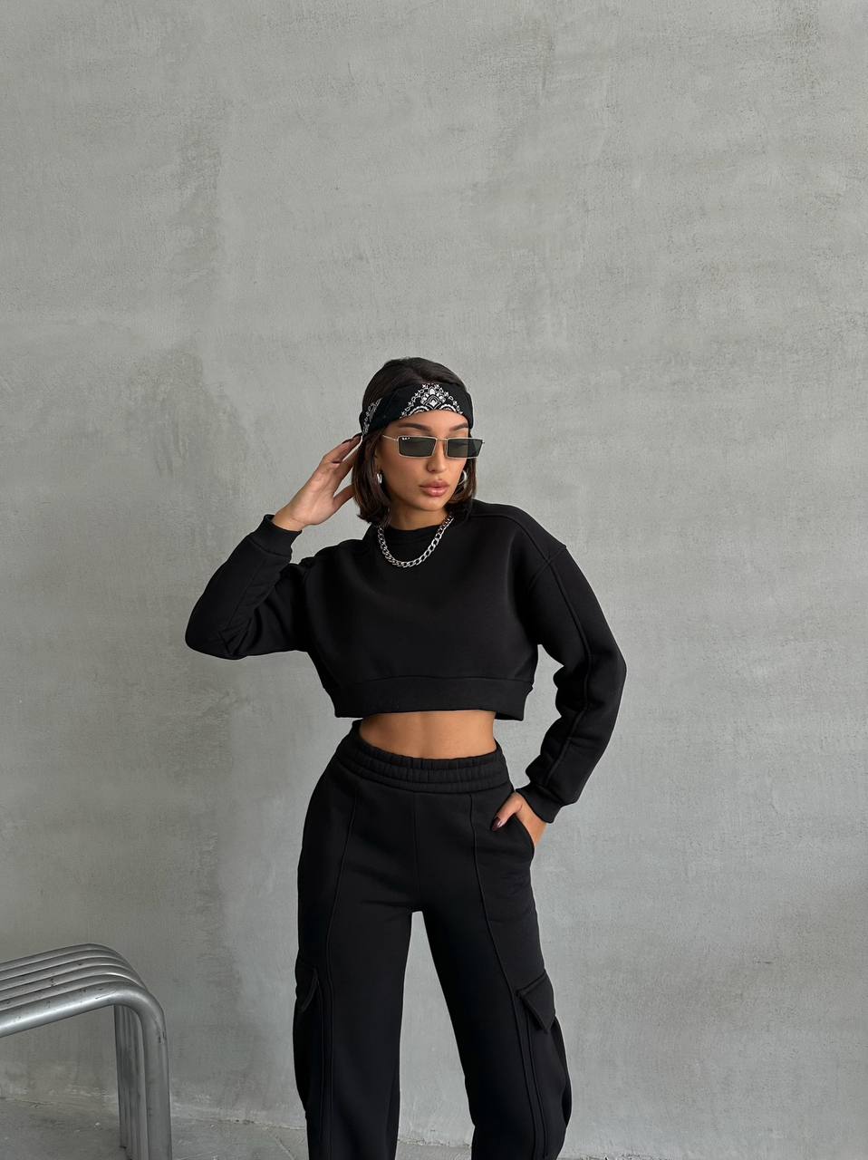 Siyah Crop Sweatshirt ve Jogger Takım - Rahatlığın ve Şıklığın Buluşma Noktası 🖤✨